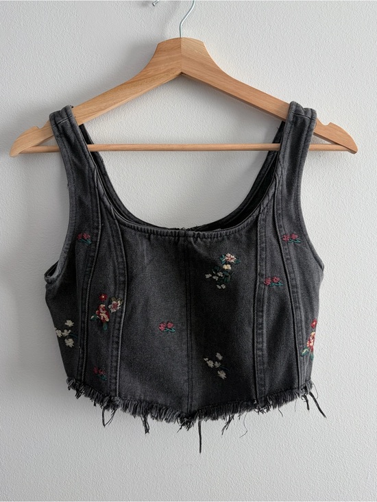 ban jara Tops - Black Embroidered Denim Crop Top with Frayed Hem